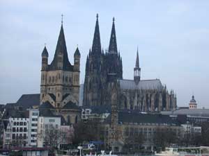 vue de la cathédrale et de l'église Sankt Martin